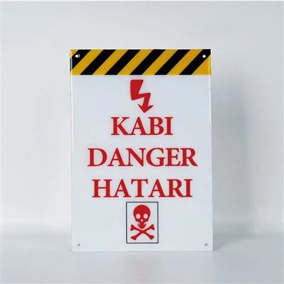 Výstražné štítky s nebezpečným elektrickým napětím