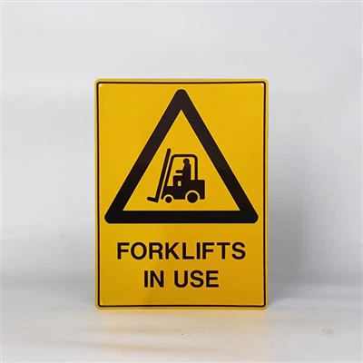 Vysokozdvižný vozík v použití znamení Austrálie